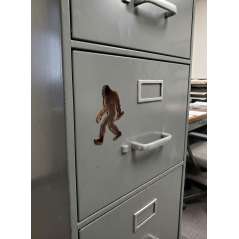 Bigfoot with Wine Bottle - Magnet - Paracay