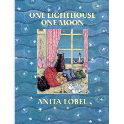 Lighthouses :One Lighthouse, One Moon