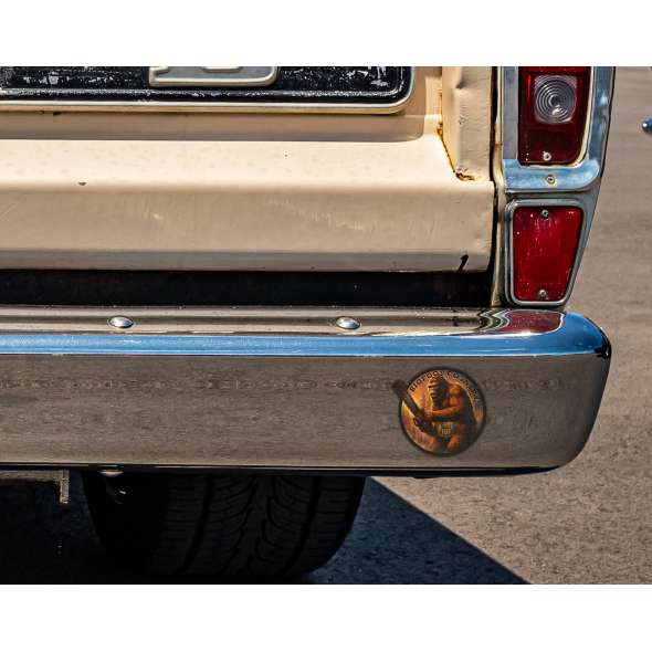 Bigfoot Country HWY 101 - Vinyl Sticker (1 STICKER) - Paracay