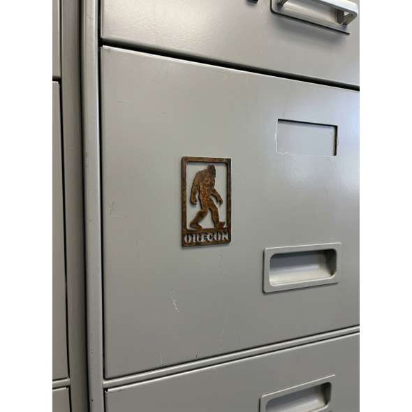 Bigfoot in frame w/ Oregon - Magnet - Paracay